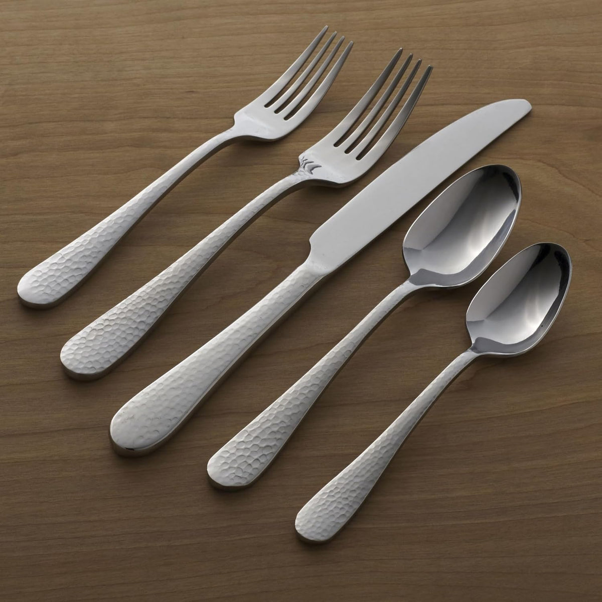 Oneida Silverware Set, Tibet 45 Piece Everyday Flatware Set, Service For 8, 18/0 Stainless Steel, Dishwasher Safe, Rust Resistant, Knives Spoons And Forks Sets, Home And Kitchen (Silver, 45 Piece)